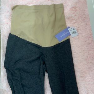 Maternity leggings XS, never worn